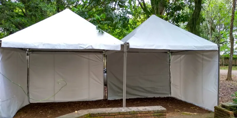Tenda 3x3 sem calha branca com fechamento lateral