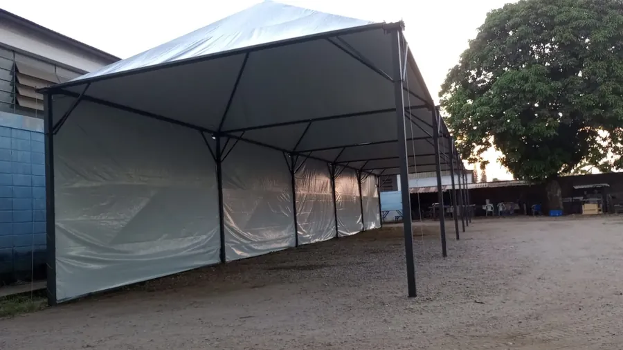 Tenda 5x5 agregada para uso geral